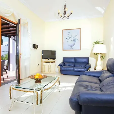 Puerto Del Carmen Sleeps 6 Wifi Villa